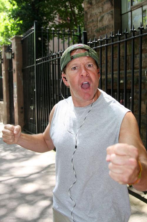 Известный комик унизил папарацци