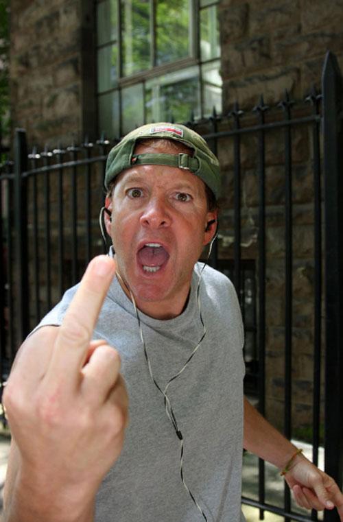 Известный комик унизил папарацци