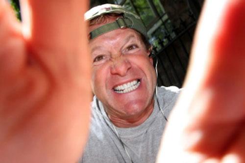 Известный комик унизил папарацци