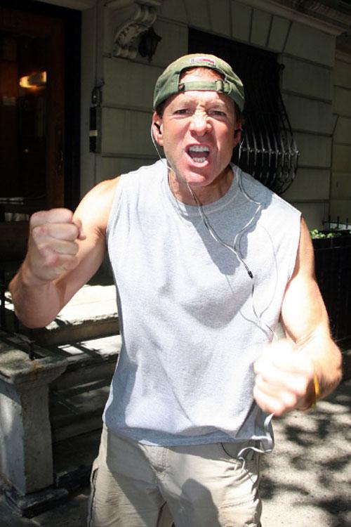 Известный комик унизил папарацци