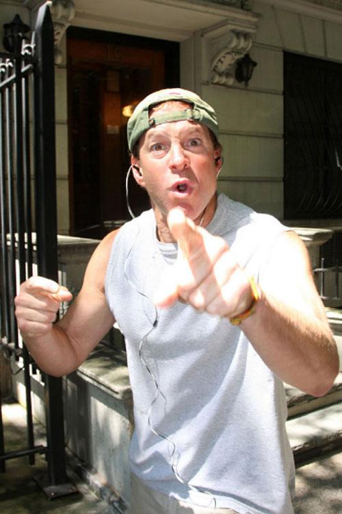 Известный комик унизил папарацци