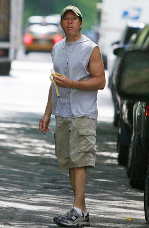 Известный комик унизил папарацци