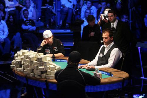 Победитель самого престижного в мире турнира по покеру выиграл  млн