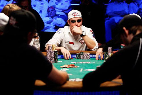 Победитель самого престижного в мире турнира по покеру выиграл  млн