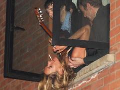 Знаменитости, арестованные за наркотики