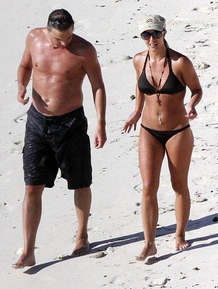 Бритни Спирс демонстрирует тело новому старому мужчине