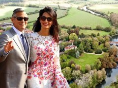 Клуни приобрел особняк XVII века в пригороде Лондона