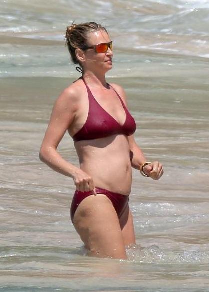 Зарубежные звезды открыли сезон бикини 2015