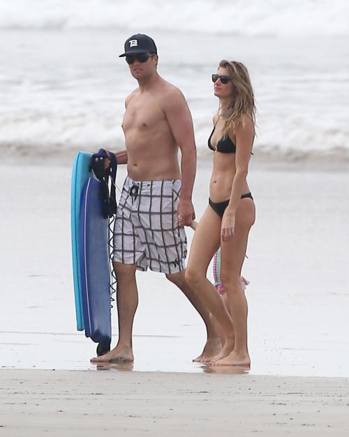 Зарубежные звезды открыли сезон бикини 2015