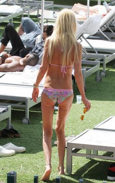 Зарубежные звезды открыли сезон бикини 2015