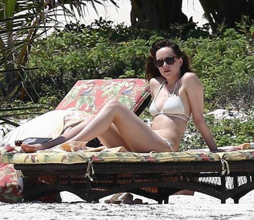 Зарубежные звезды открыли сезон бикини 2015