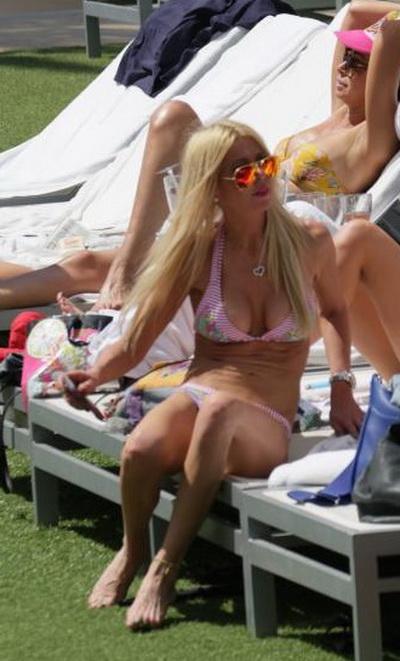 Зарубежные звезды открыли сезон бикини 2015