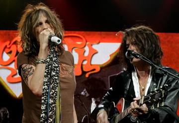 Вокалист «Аэросмит» стал похож на старую леди