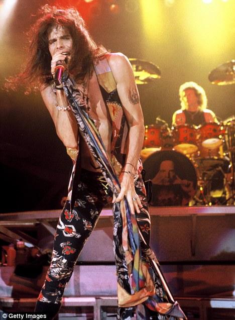 Вокалист «Аэросмит» стал похож на старую леди