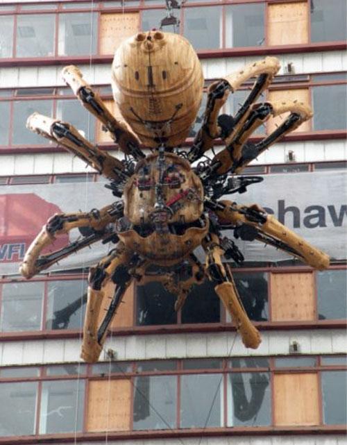 По Ливерпулю бродил гигантский паук