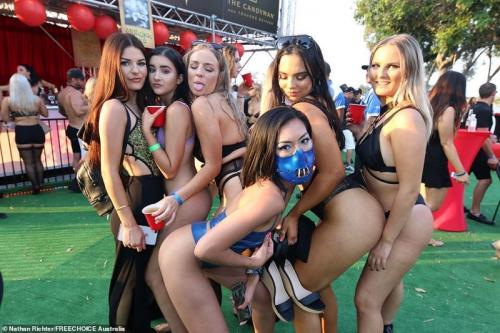 Австралийского плейбоя оштрафовали за статую обнаженной Девы Марии