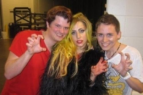 55 самых неловких фотографий фанатов с их кумирами