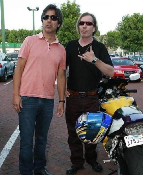 55 самых неловких фотографий фанатов с их кумирами