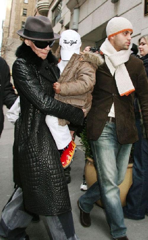 Папарацци застали Мадонну с новым любовником!