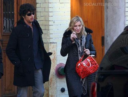 Папарацци застали Мадонну с новым любовником!