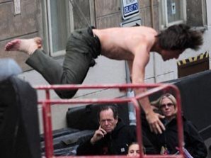 Том Круз совершает головокружительные трюки