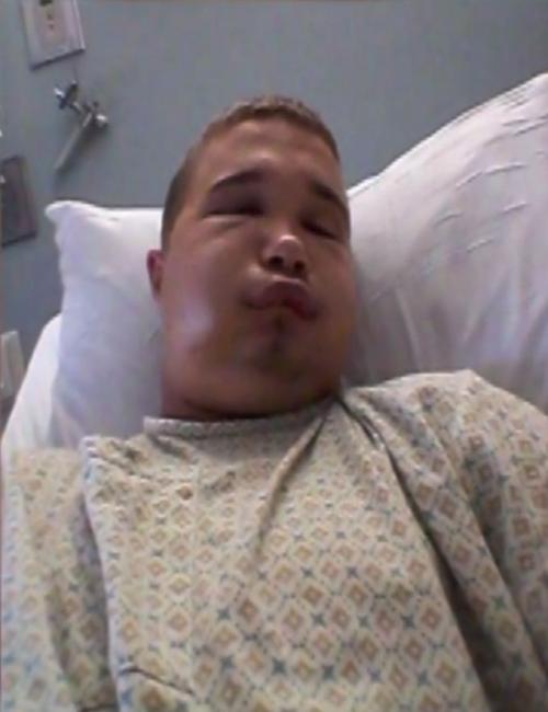 Почему не стоит целоваться с ядовитыми змеями