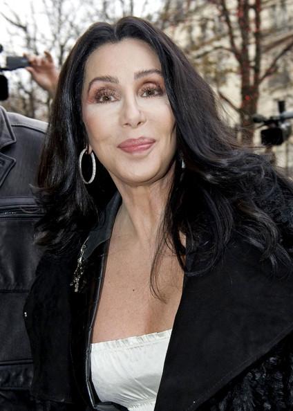 Шер сделала подтяжку лица пластырем