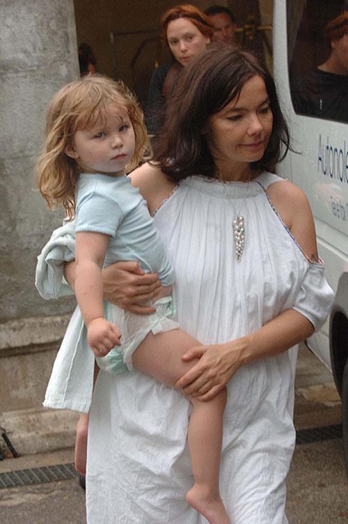 Свежая поросль пробилась на голливудских холмах