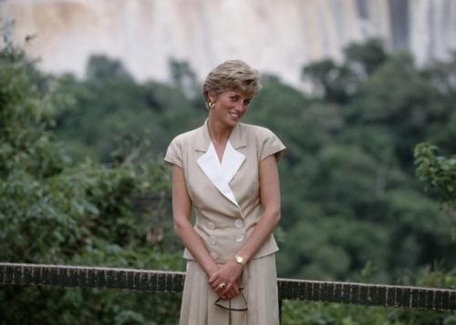 Самые громкие и скандальные истории измен знаменитостей