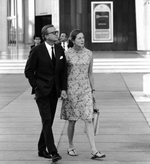 Самые громкие и скандальные истории измен знаменитостей