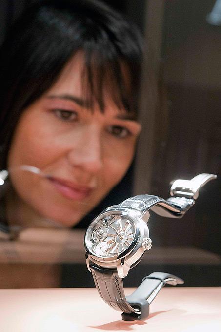 В Женеве представили самые дорогие часы планеты