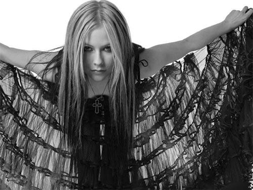 Рок-звезда Эврил Лавин снялась для  журнала «Жизнь и стиль»