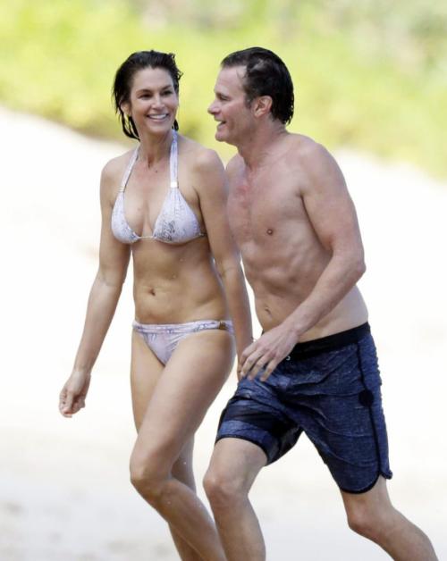 Звезды за 50, которым не стыдно появиться на пляже