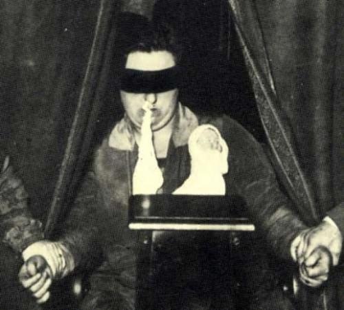 Самые знаменитые экстрасенсы и предсказатели в мире