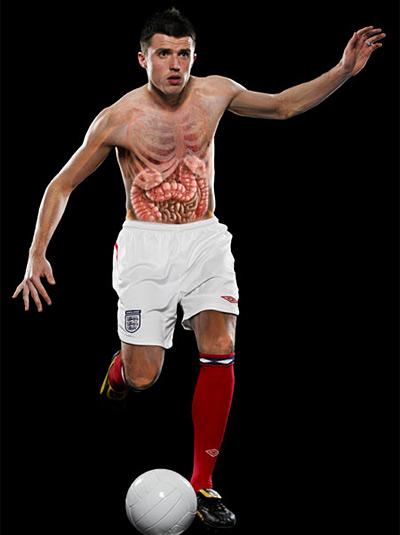 Английские футболисты показали свои внутренности