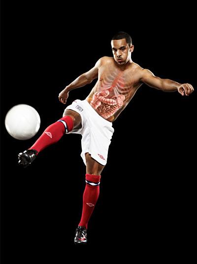 Английские футболисты показали свои внутренности