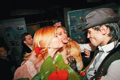 Стриптиз Билана конкурировал с эротикой Баскова