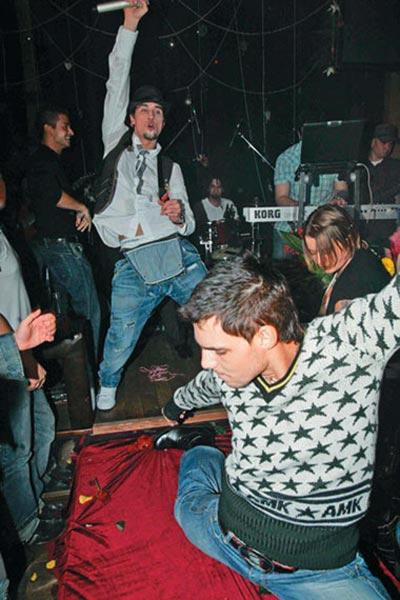 Стриптиз Билана конкурировал с эротикой Баскова