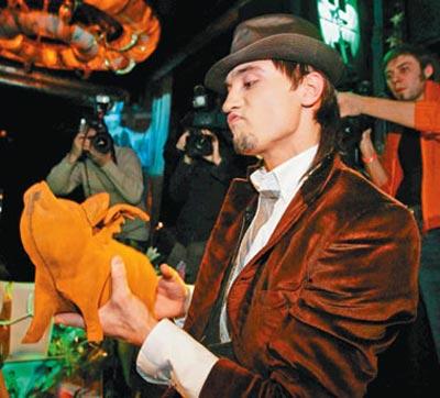 Стриптиз Билана конкурировал с эротикой Баскова