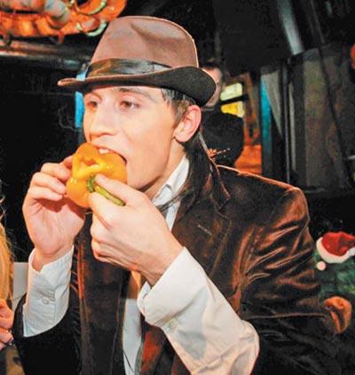 Стриптиз Билана конкурировал с эротикой Баскова