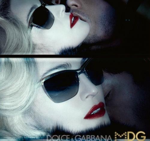 Мадонна снялась в откровенных позах для рекламы очков