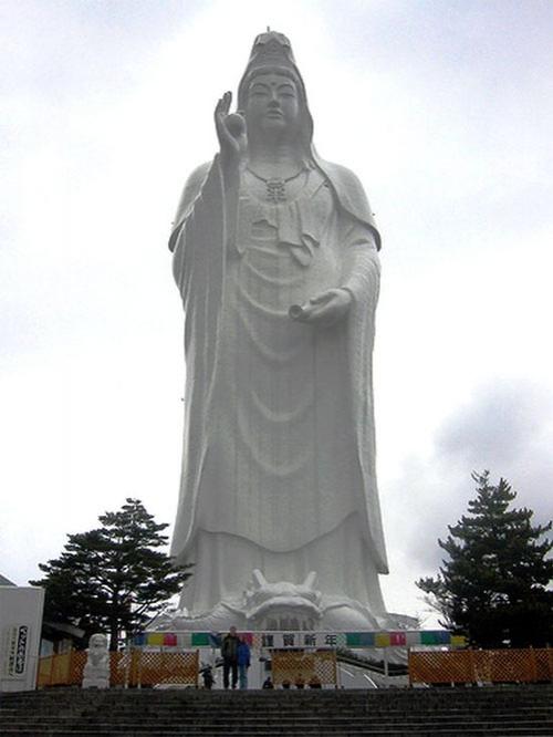 Самые большие статуи в мире