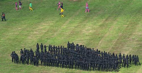 Спенсер Туник раздел и раскрасил любителей альтернативной музыки