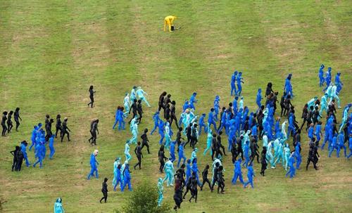 Спенсер Туник раздел и раскрасил любителей альтернативной музыки