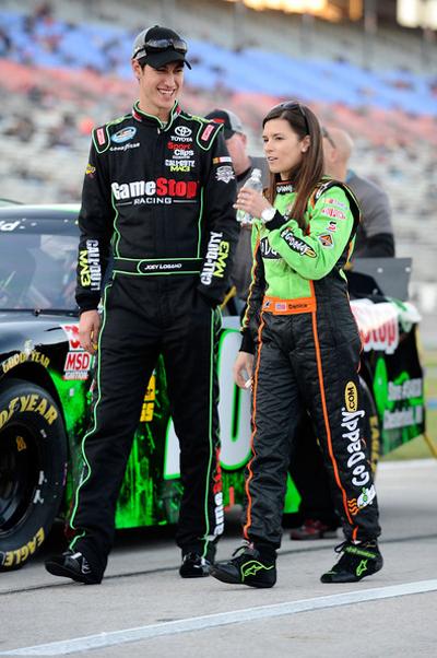 Топ-20 звездных красавиц-коротышек