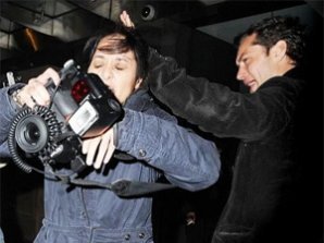 Джуд Лоу ударил женщину-папарацци