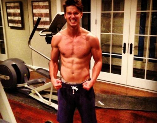 Спортивные животики звёзд