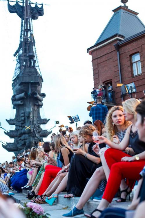 Белла Потемкина устроила праздник моды на берегу Москвы-реки