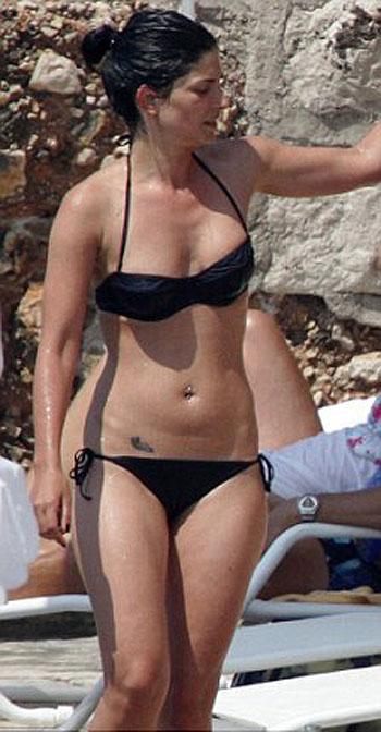 Микки Рурк искупался с таинственной незнакомкой