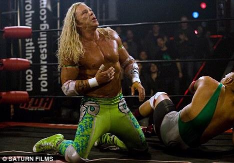 Микки Рурк искупался с таинственной незнакомкой